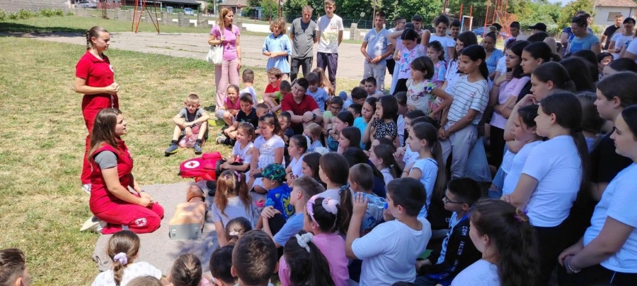 Промоцијa хуманих вредности и предавање из Прве помоћи за ученике од првог до осмог разреда